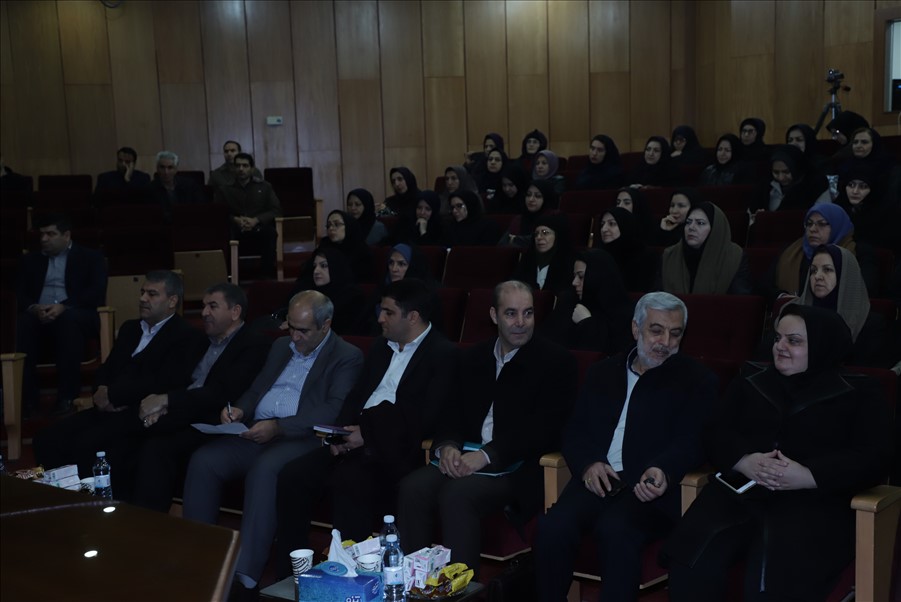 جلسه‌ی آموزشی معلمان ناحیه ۳ تبریز در دانشکده دندانپزشکی دانشگاه علوم پزشکی تبریز